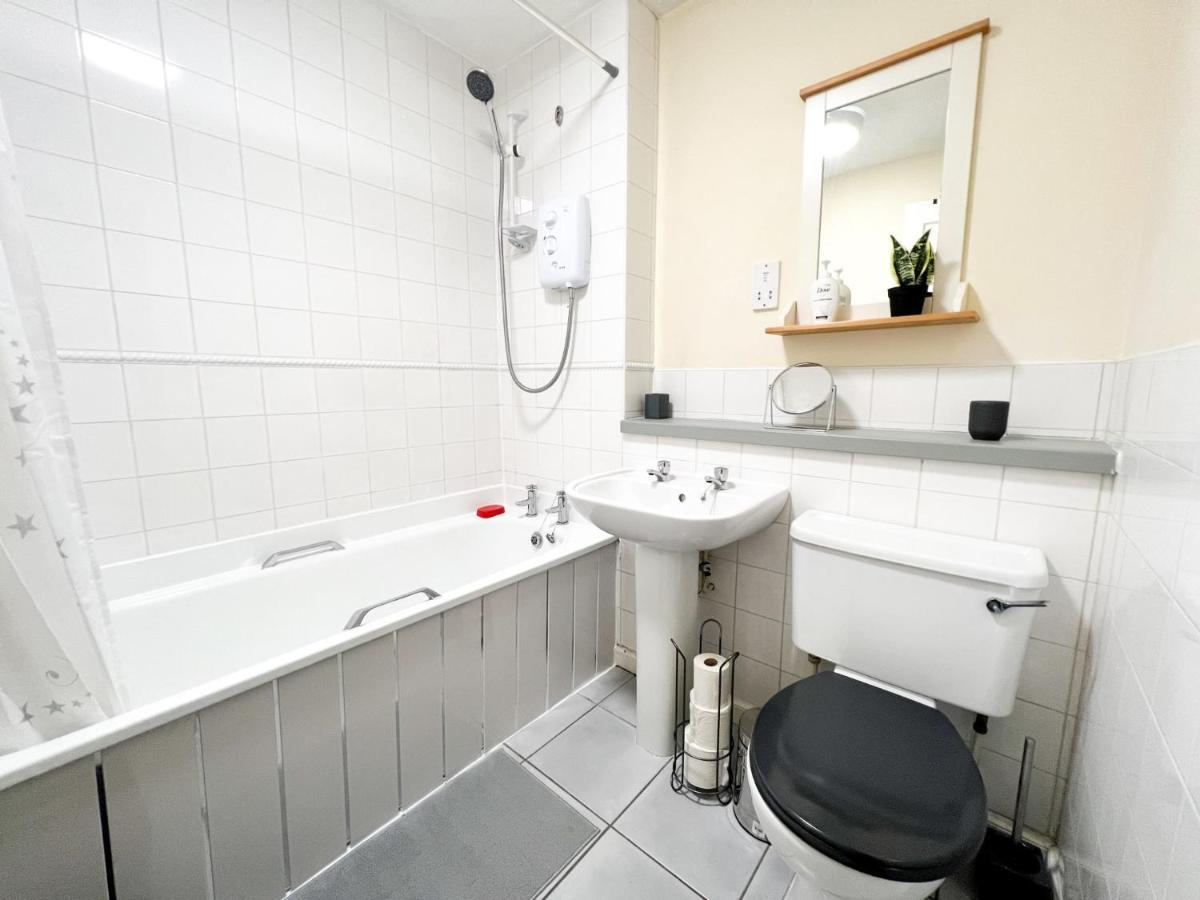 2 Bedroom - River Clyde Home - Parking Глазгоу Екстериор снимка