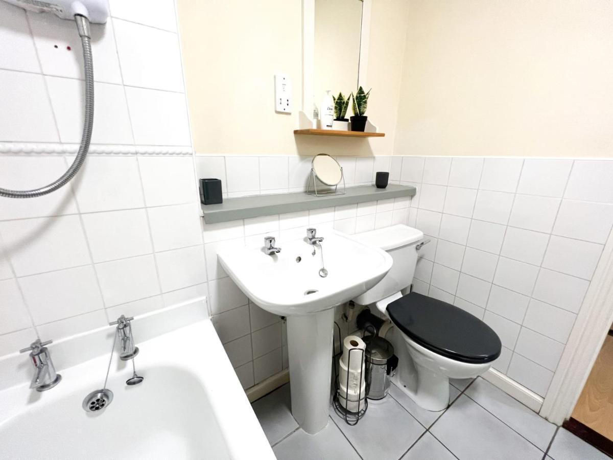 2 Bedroom - River Clyde Home - Parking Глазгоу Екстериор снимка